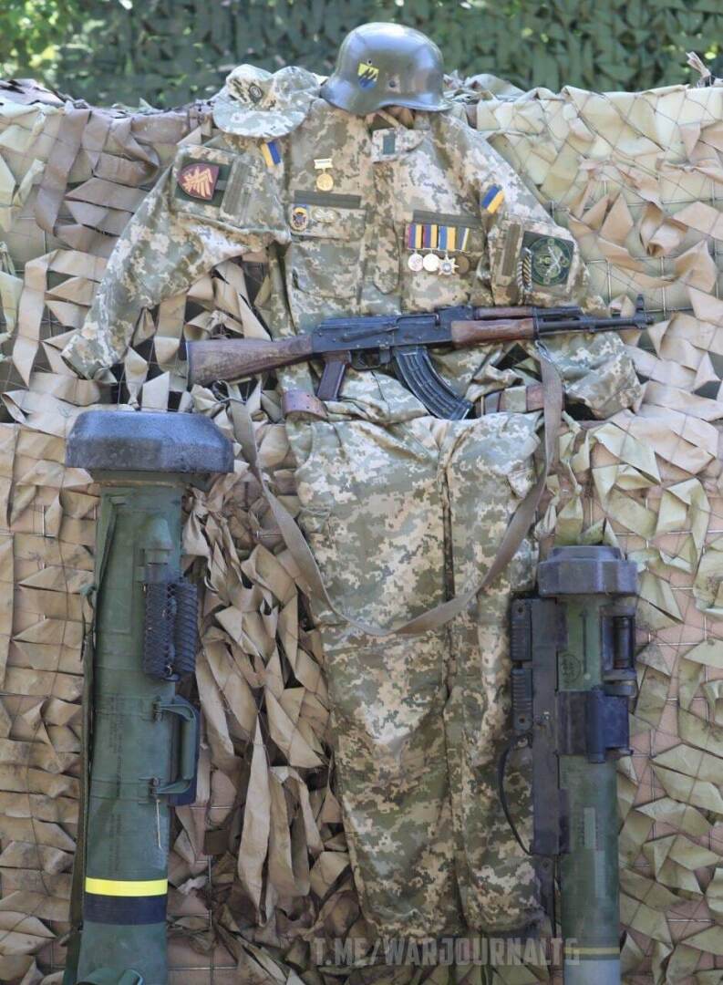 Находки наших бойцов на захваченных нацистами позициях.