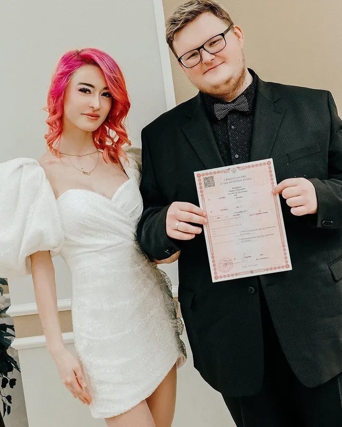 Анжелика LiQueen, жена киберспортсмена из NAVI Boombl4, всего несколько месяцев вместе а уже развод и парня выгнали из команды