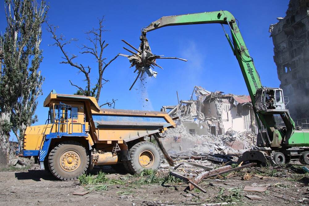 В Мариуполе продолжаются аварийно-восстановительные работы