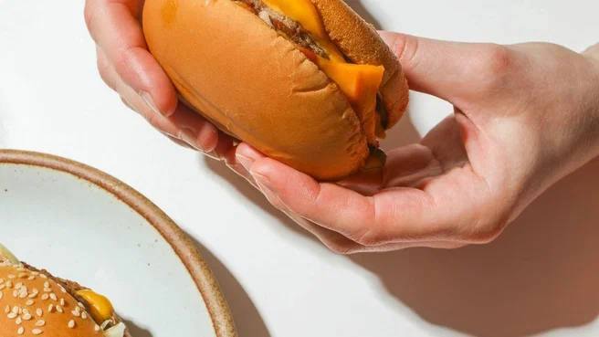 Владелец McDonald's в России пообещал открывать до 80 обновленных ресторанов в неделю