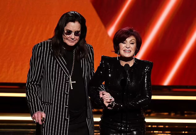 Как выглядит 73-летний Оззи Осборн сейчас: как самочувствие сегодня, почему ему предстоит серьезная операция и с какой болезнью Оззи борется 25 лет?