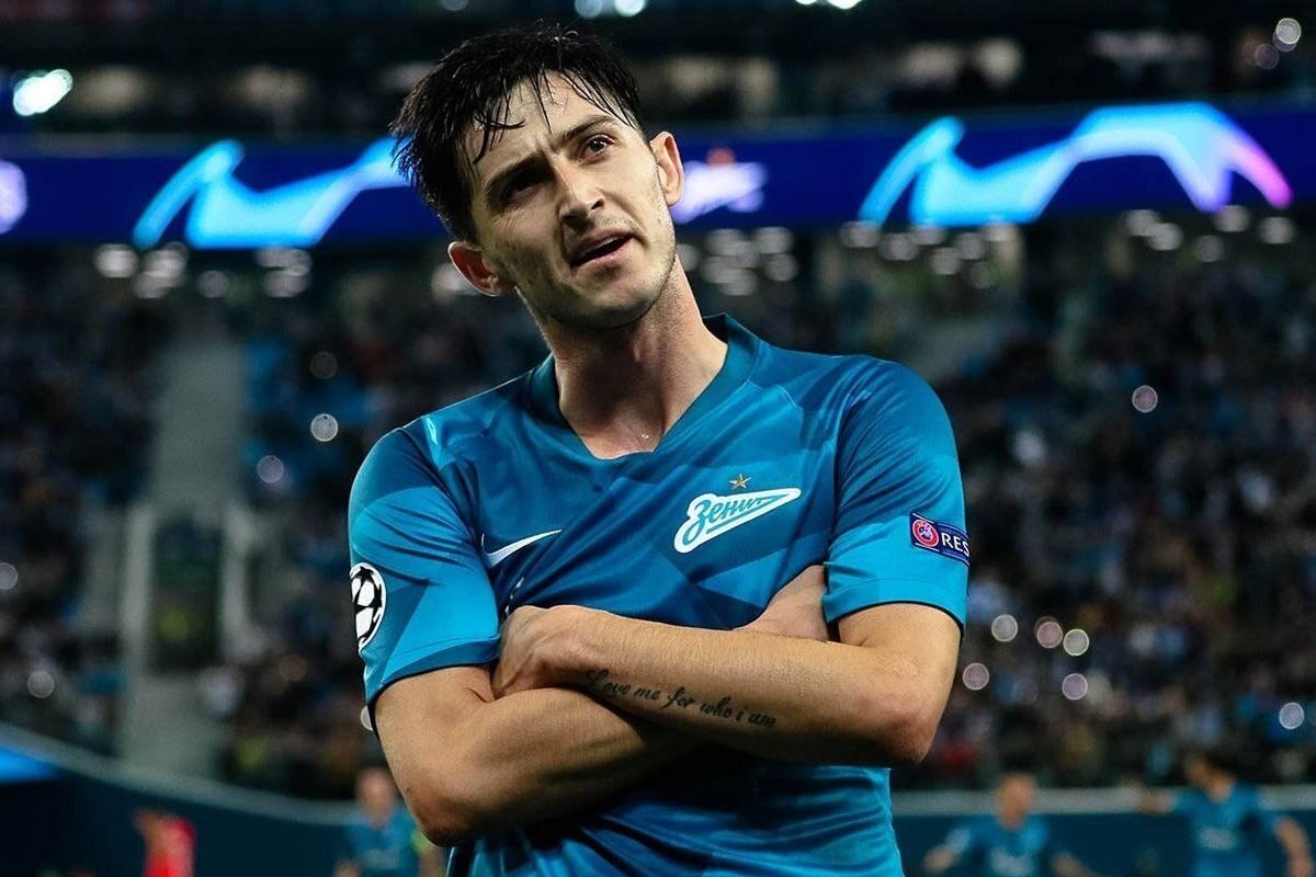 💰 Петербургский суд обязал экс-игрока «Зенита» ежегодно выплачивать порядка 700 тысяч евро жительнице Казани в качестве алиментов за ребёнка.