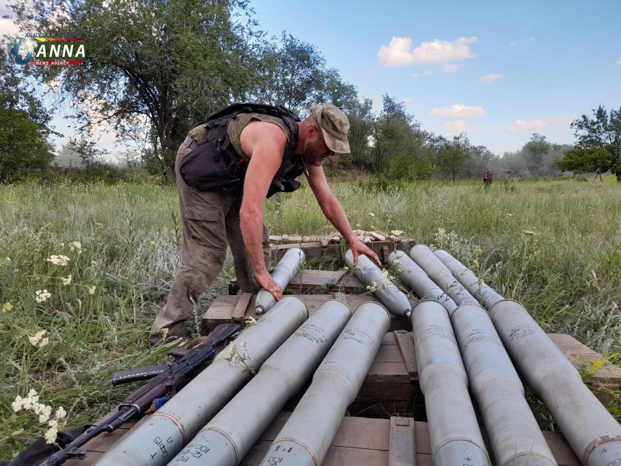 Республиканская артиллерия работает по позициям укронацистов в окрестностях Тошковки.