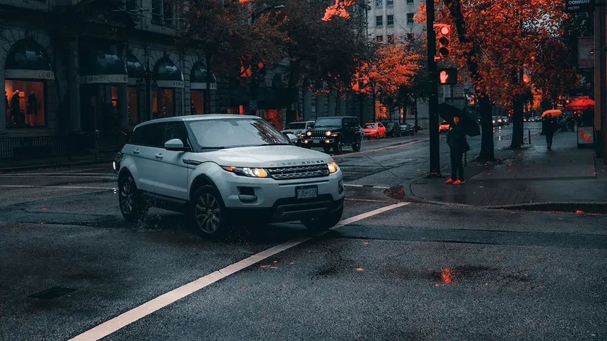 «Выгодное приобретение»: Какие автомобили не приедут в Россию в 2022 году? Санкции оставили россиян без новинок