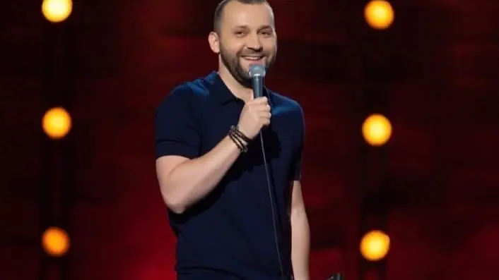 «Алла Пугачева тоже мразь?» Комик Руслан Белый считает ее «декабристкой за мужем» в Израиле