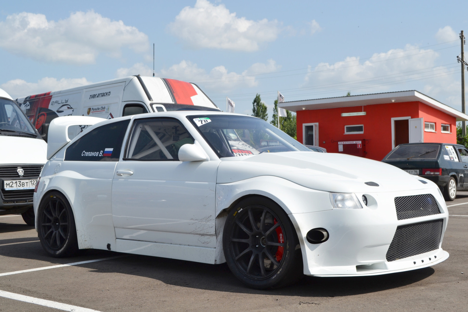 Если уж пересаживать наших чиновников на Лады, то на подготовленные. Или вы хотите, как в Англии?