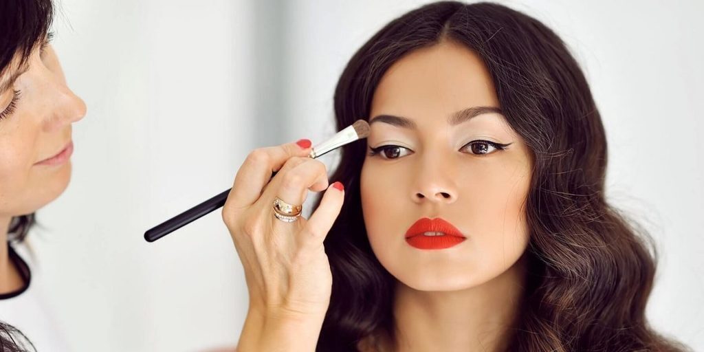 Как сделать быстро дневной и вечерний макияж. Полезные советы для девушек
