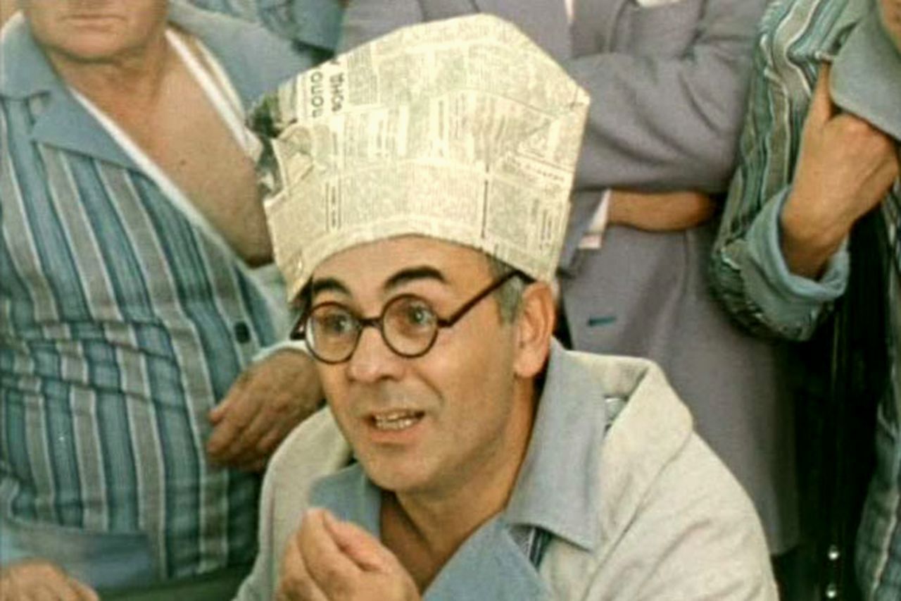 В наше время знает всяк, Что газета не пустяк.