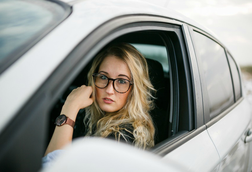 Может ли частный охранник проверять права у водителя?