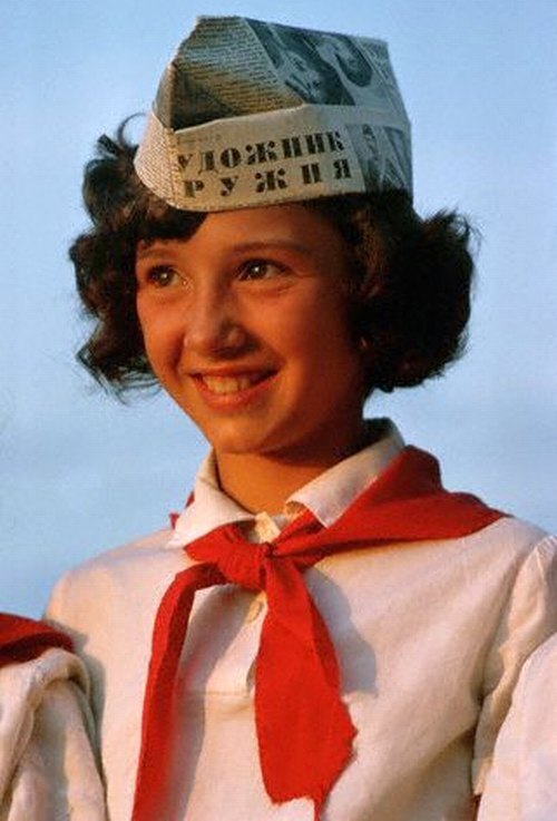 В наше время знает всяк, Что газета не пустяк.