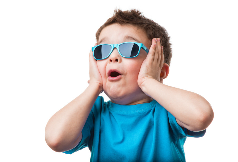 Жена соседа ходит голая по даче, а у нас дети – куда жаловаться?