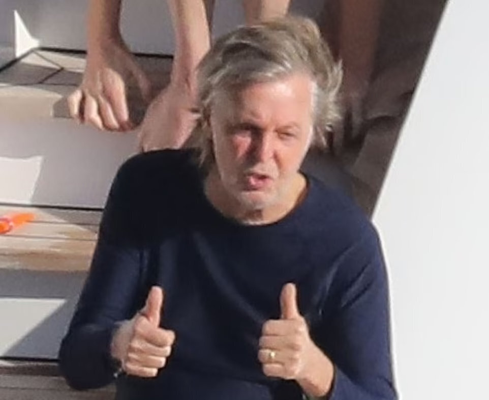 Как выглядит 80-ти летний Пол Макартни сегодня, июнь 2022: старейшему участнику Биттлз уже 80 лет, как прошло празднование его Дня Рождения?