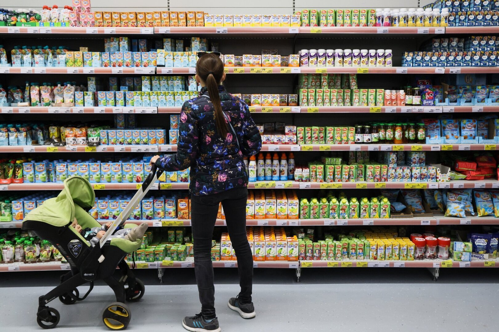 Росстат: В России продолжают падать цены на продукты