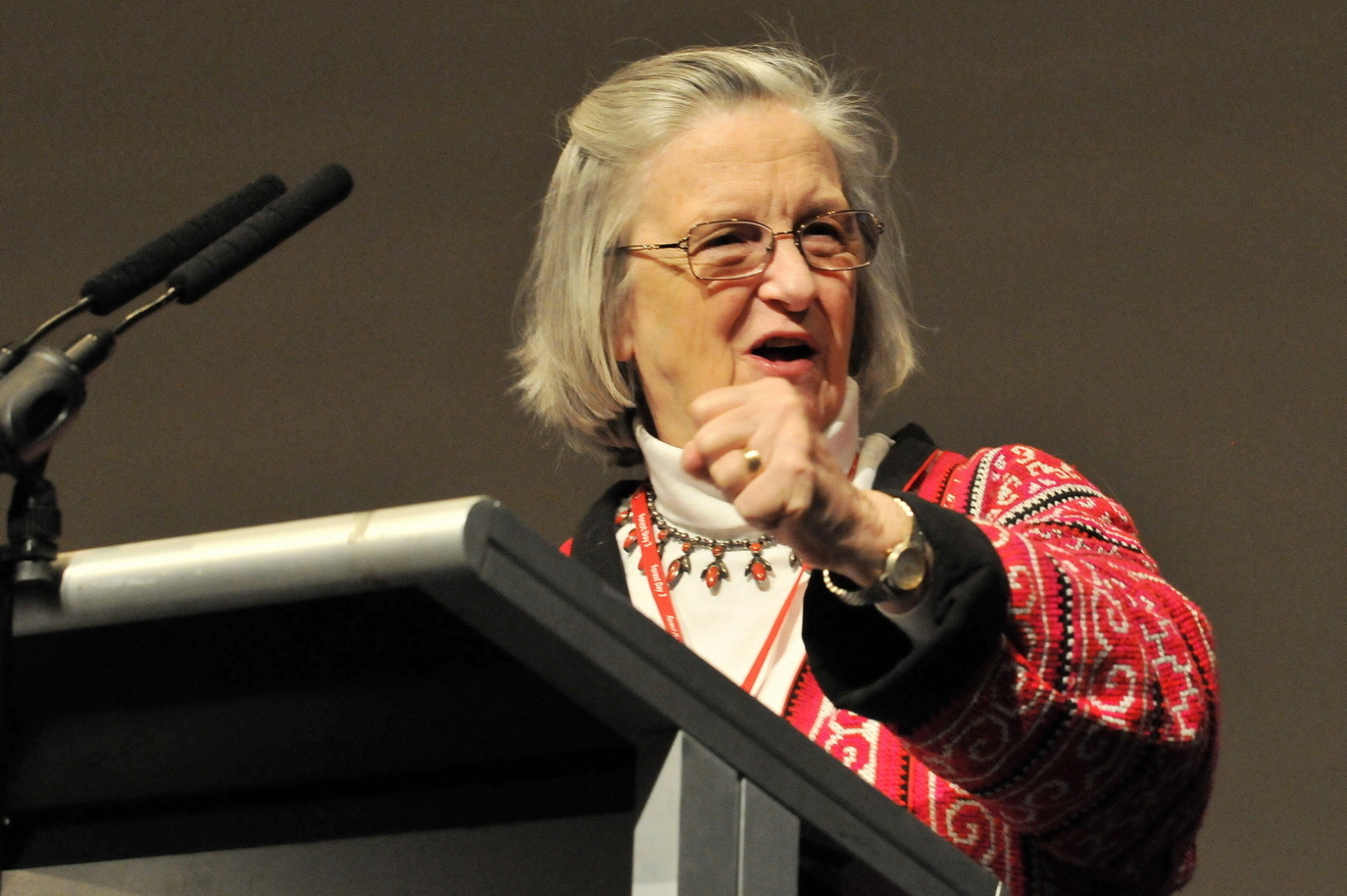 В какой категории лауреатом Нобелевской премии стала лишь одна женщина - Элинор Остром?