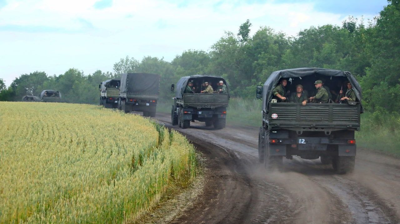 Русские ДОБРОВОЛЬЦЫ едут на фронт💪