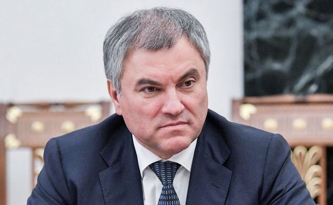 Володин посоветовал жителям Украины не спешить выбрасывать учебники по русскому языку.