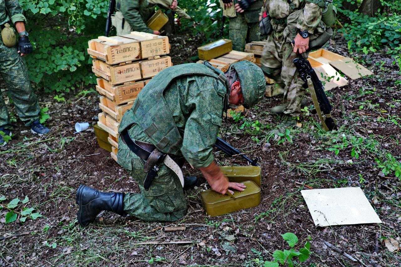 Русские ДОБРОВОЛЬЦЫ едут на фронт💪