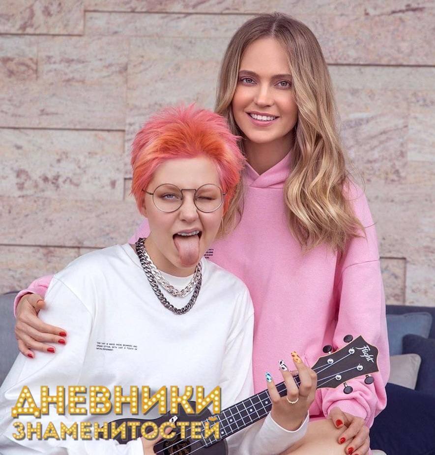 15-летняя дочка Глюкозы объявила себя небинарной персоной.