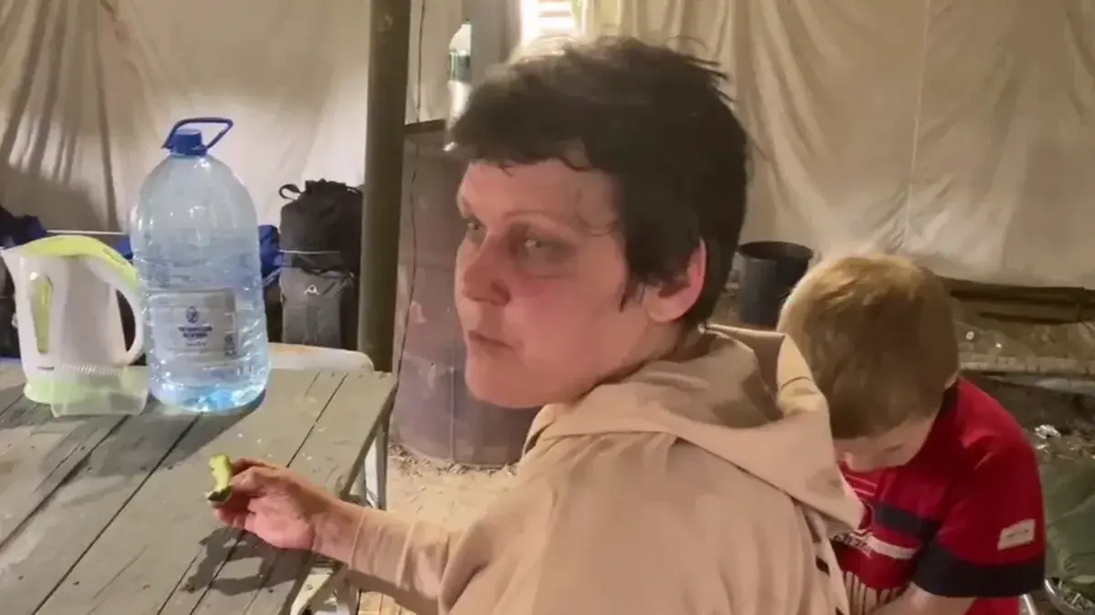 «У детей в убежище температура 40С, а украинцы говорят, что будут стрелять, если выйдем». Спасшиеся из подвалов «Азота» люди – о том, что происходит