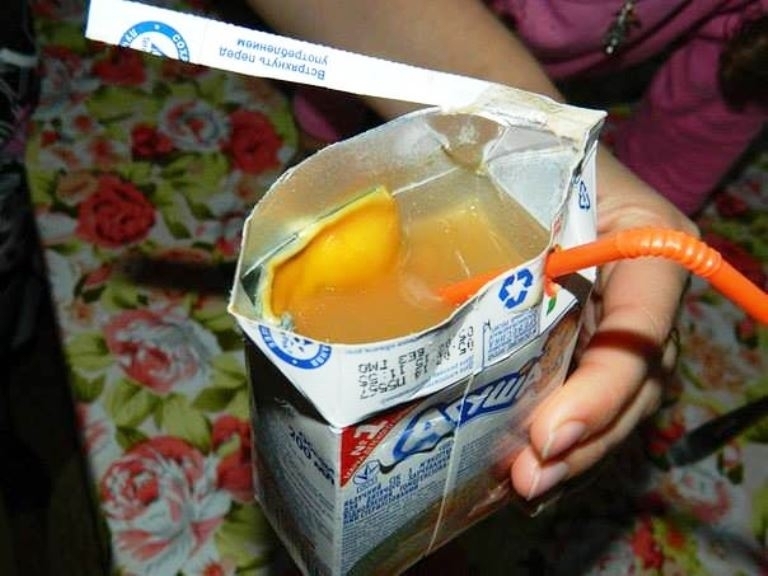 Сок детский с трубочкой. Сок через соковыжималку. Что может быть из сока. Покупной сок. Томатный сок из светофора.