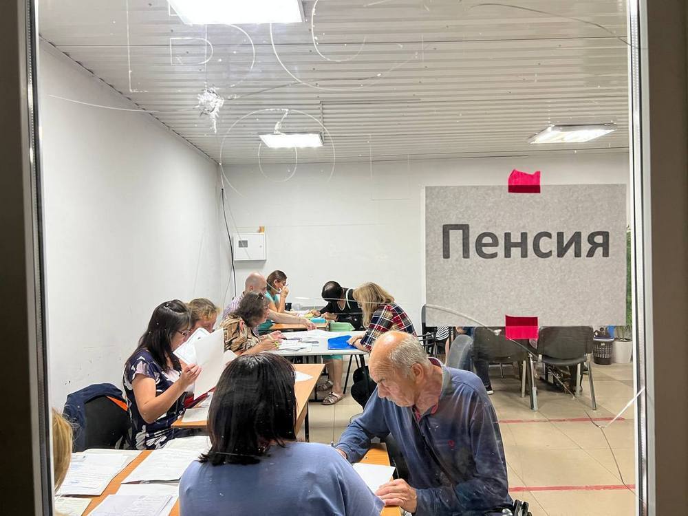 Зампредседателя Комитета Госдумы РФ по обороне Дмитрий Саблин проинспектировал работу гуманитарных центров «Единой России» в Мариуполе