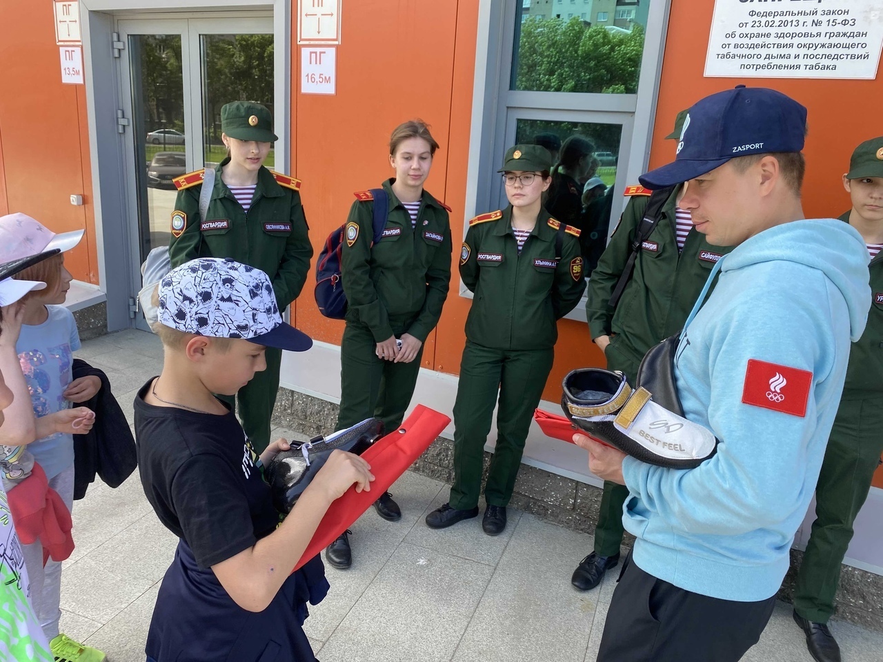 В Уфе олимпийский чемпион Семен Елистратов провёл с детьми акцию «Каникулы с Росгвардией»