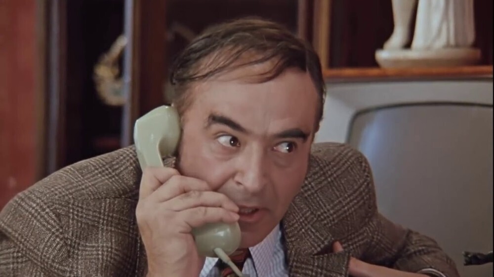 Кто для Вас человек, который сообщает в правоохранительные органы о правонарушениях других граждан - стукач или добропорядочный гражданин?