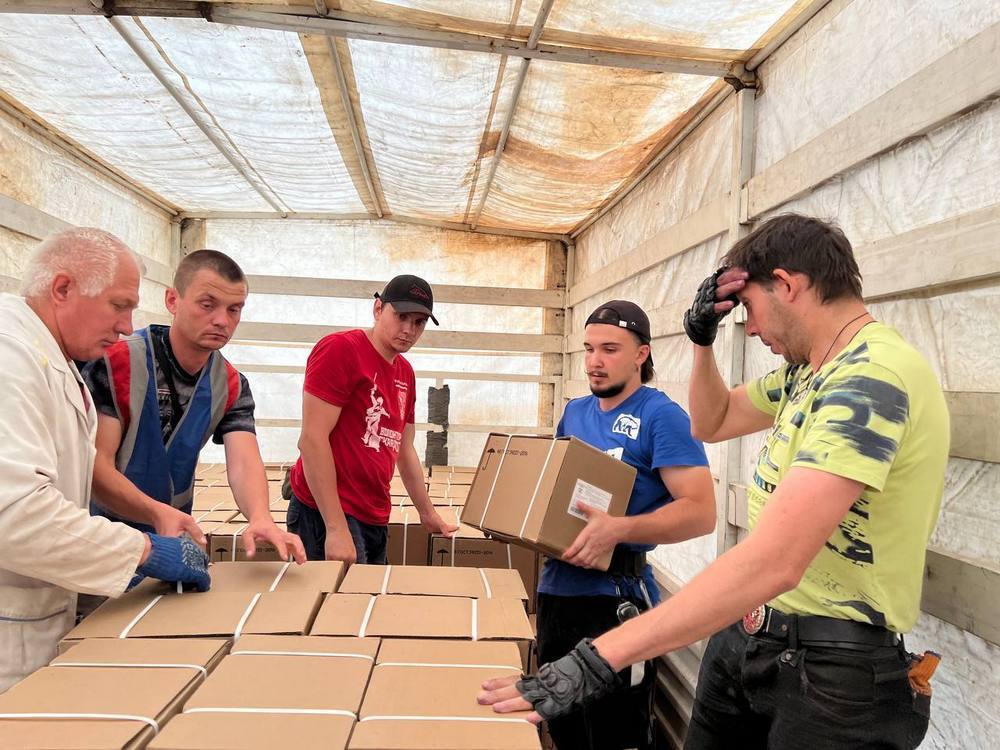 Зампредседателя Комитета Госдумы РФ по обороне Дмитрий Саблин проинспектировал работу гуманитарных центров «Единой России» в Мариуполе