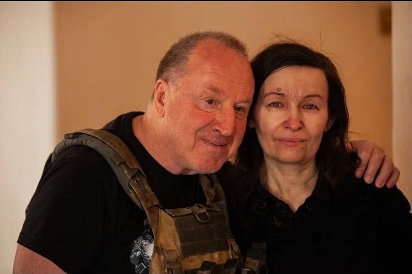 Актёры Владимир Стеклов и Руслан Банковский привезли в Северодонецк гуманитарку.