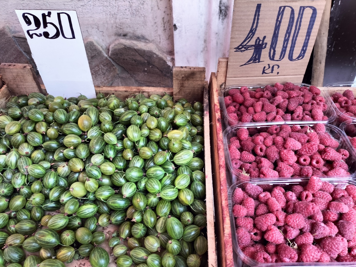 Мы в шоке от цен в Крыму. На фрукты и отдых. Фото ценников