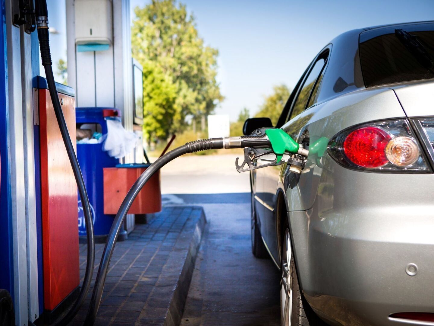 Как автолюбителю определить качество бензина