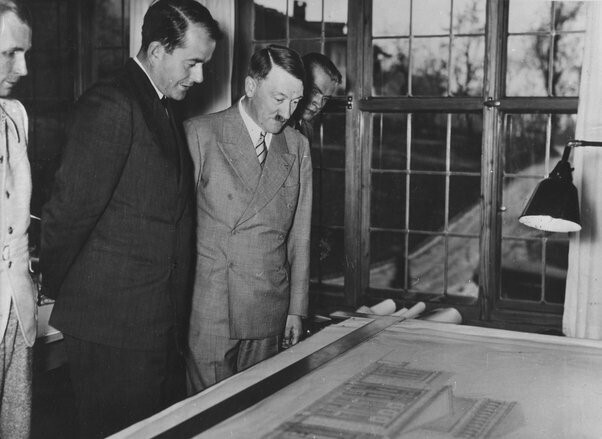 Кто был самым близким Адольфу Гитлеру?