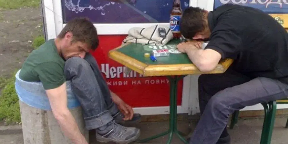 Зарегистрирован первый российский препарат для лечения от алкоголизма: как работает, как долго нужно лечиться, эффективен ли он?