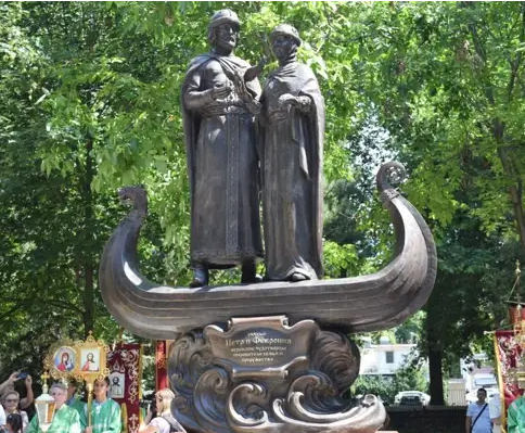 Новый праздник "День семьи, любви и верности" будет отмечаться в России ежегодно 8 июля. Будет ли этот день выходным для россиян? Новости из Госдумы