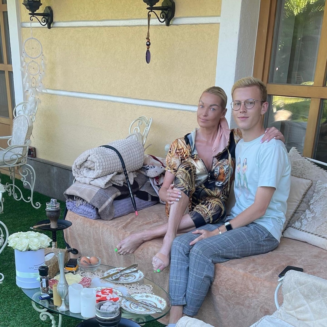 Очередной ухажёр Насти Волочковой.