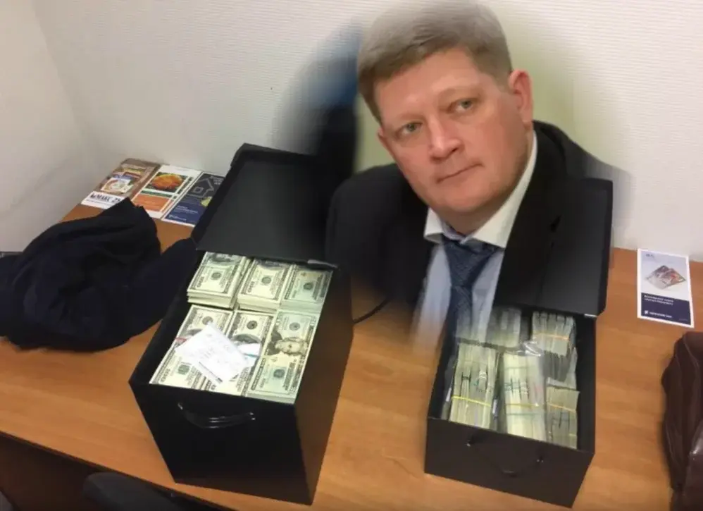 Автопарк главного коррупционера страны. На чем ездил Начальник кадров Егор Панов, у которого нашли 2 тонны денег