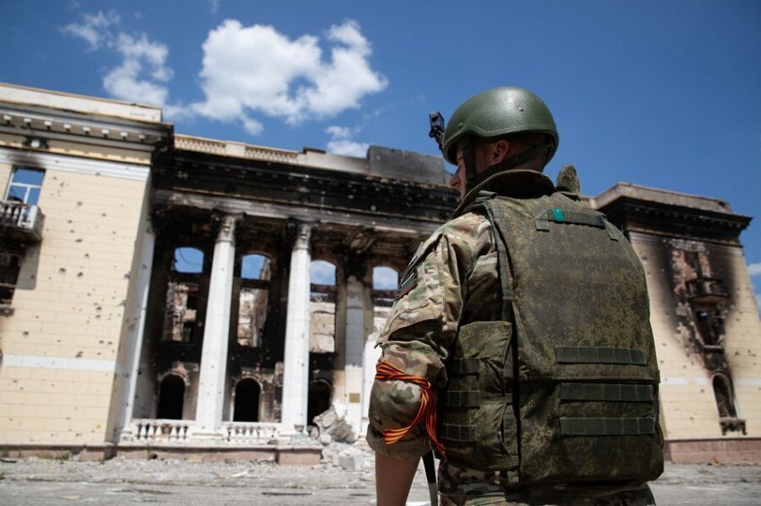 Солдата ВСУ, который подорвался на своей же мине при отступлении из Лисичанска, спасли российские военные