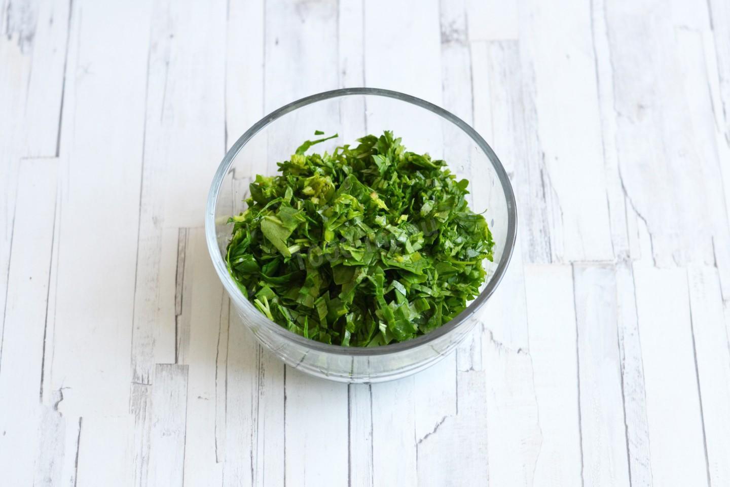 Свинина с грибами, тушенная в сметанном соусе