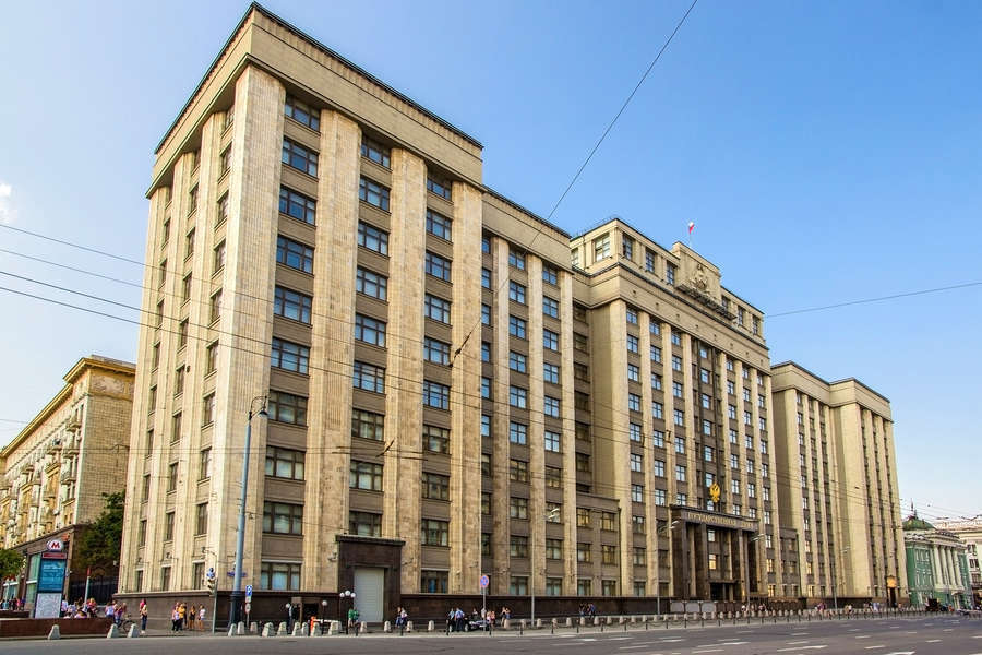 Новые законы России. Нельзя будет митинговать возле храмов, вокзалов, школ, зданий государственных органов.Мешать чиновникам, детям и верующим.