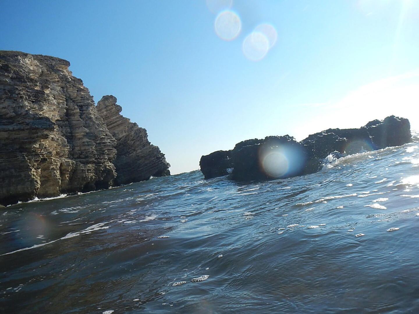 Черноморское - это курортный городок на западном берегу Крыма. Здесь одно из самых экологически чистых мест в Крыму