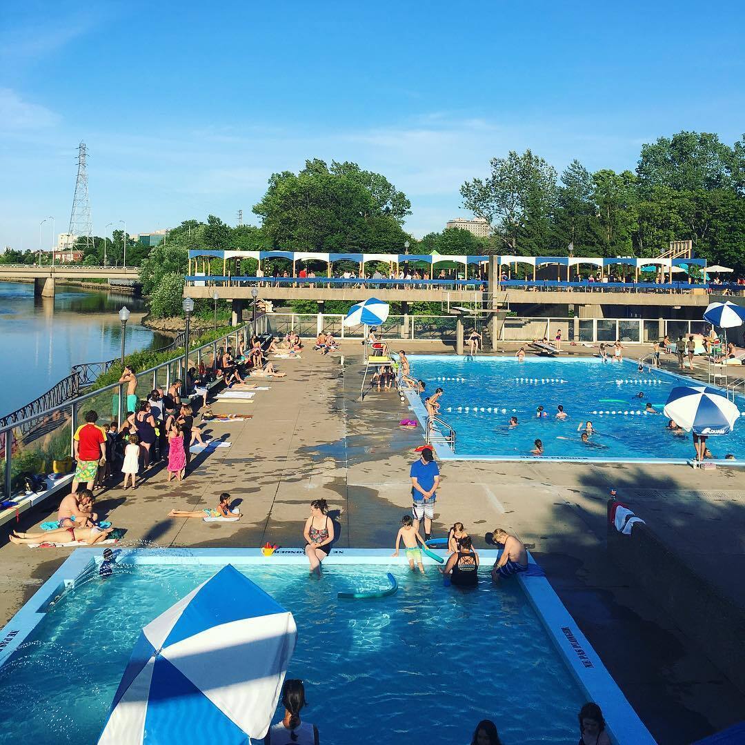Самые сказочные плавательные бассейны по всей Канаде, где можно освежиться этим летом.