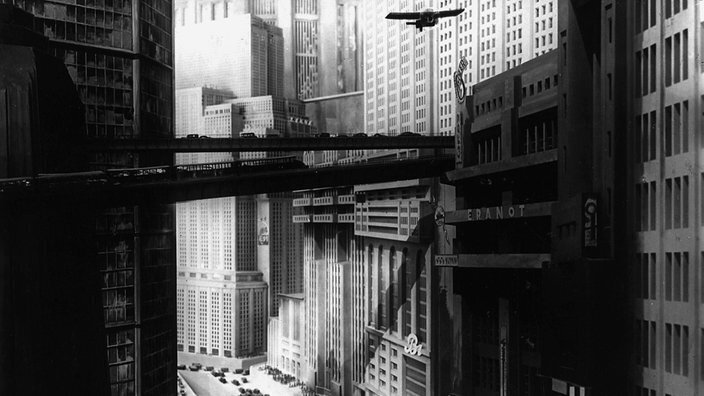 Культовые современные фильмы никогда не обходились без киношных трюков . Но еще 100 лет назад режиссеры экспериментировали со спецэффектами.