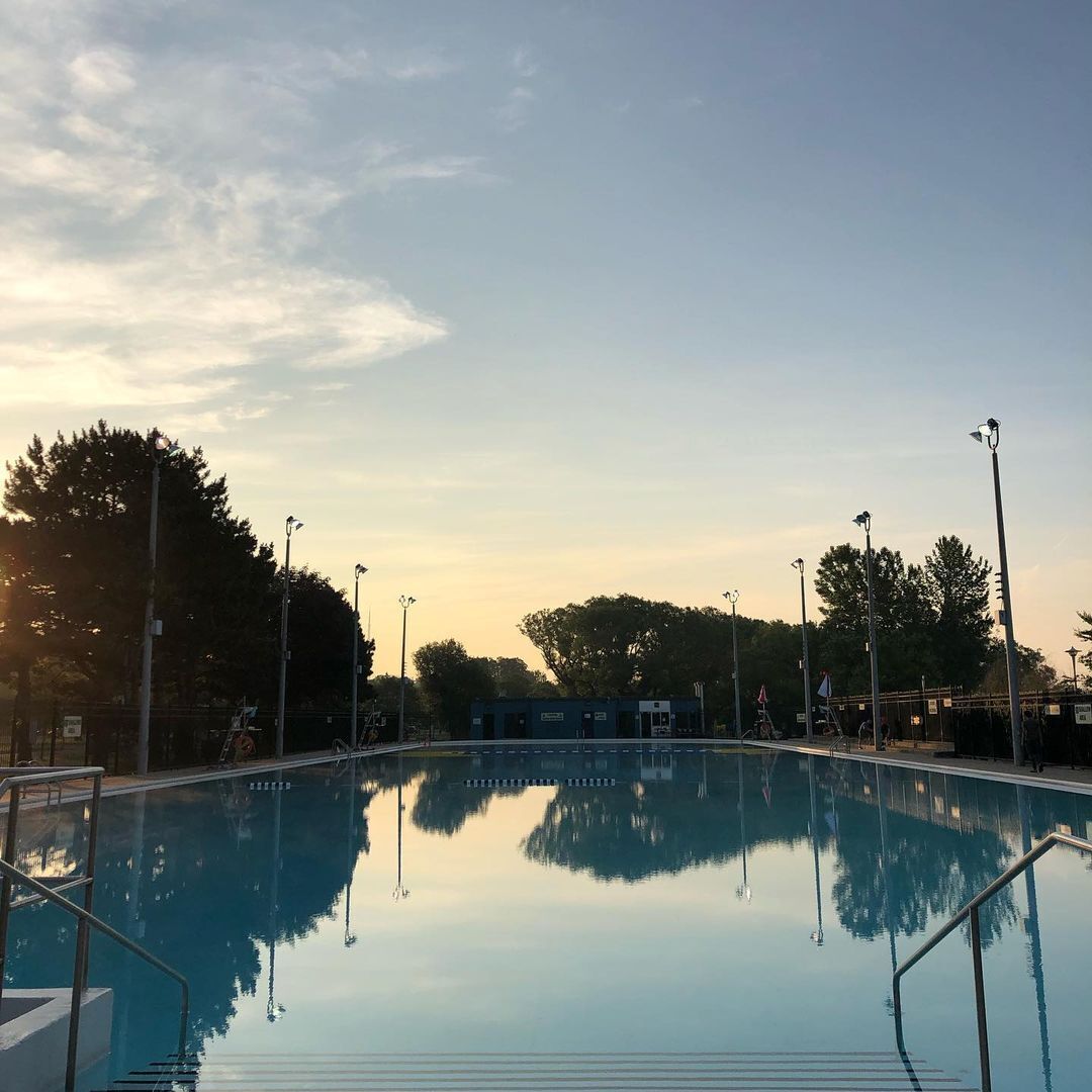 Самые сказочные плавательные бассейны по всей Канаде, где можно освежиться этим летом.