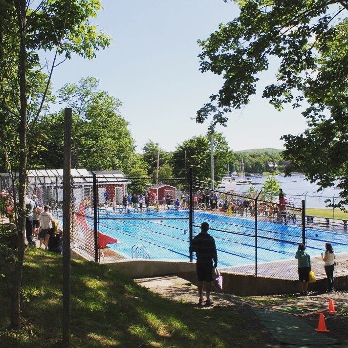 Самые сказочные плавательные бассейны по всей Канаде, где можно освежиться этим летом.