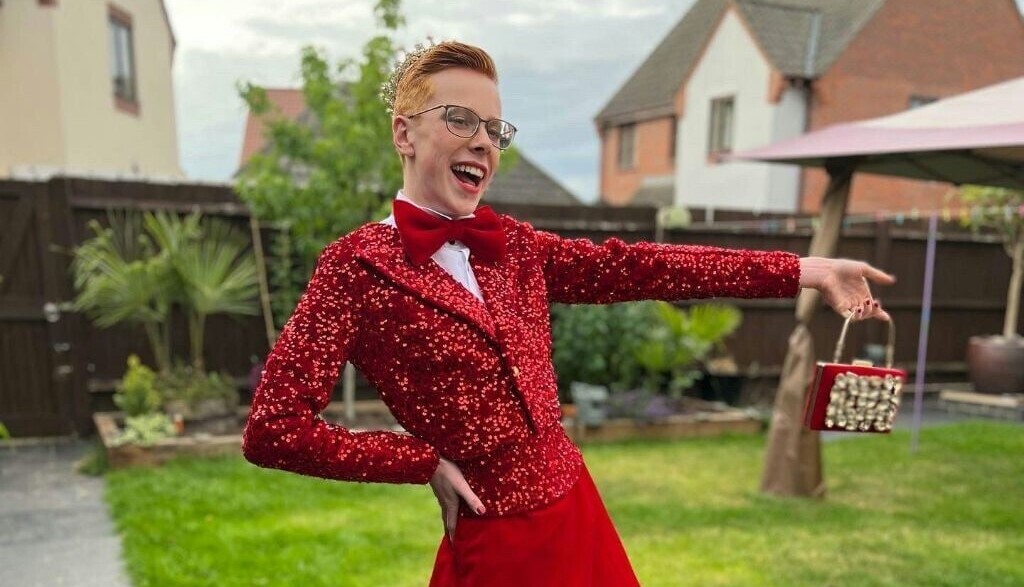 Мамин принцесс или просто школьник из Британии в женском платье на выпускном. Что для запада норма, то для нас дикость!