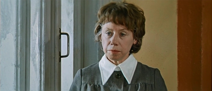 Розыгрыш фильм психологическая драма, или детское кино. Когда уйдем со школьного двора, кто исполнял этот вальс в фильме, молодой Харатьян и Вавилова