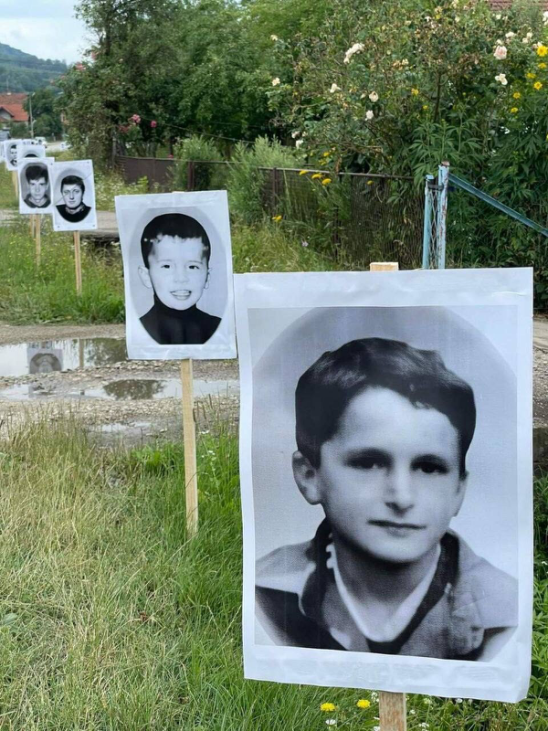 А вы знаете как сегодня выглядит дорога от Браунца до Поточари в Боснии и Герцеговине? Может пора нам начинать устраивать такие акции?