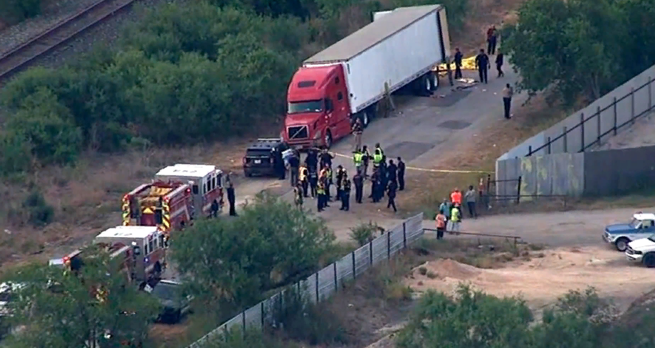 Фуры с трупами в американском штате Техас