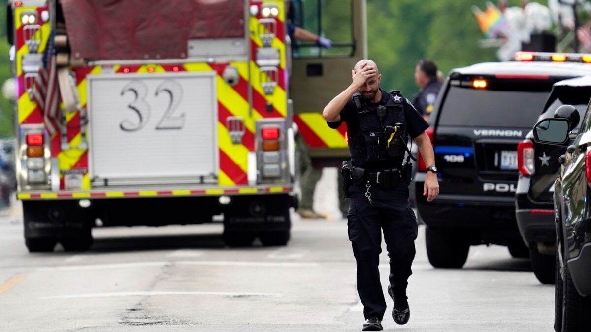 Кровавая бойня на параде в США.