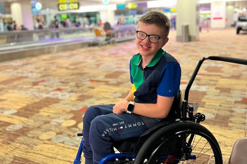 Потерянный багаж оставил подростка с церебральным параличом без жизненно важных лекарств.